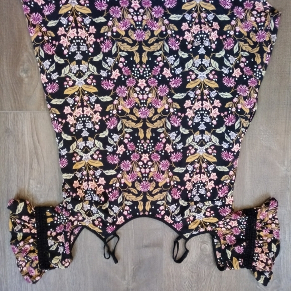 Blouses - Picture 5 of 6